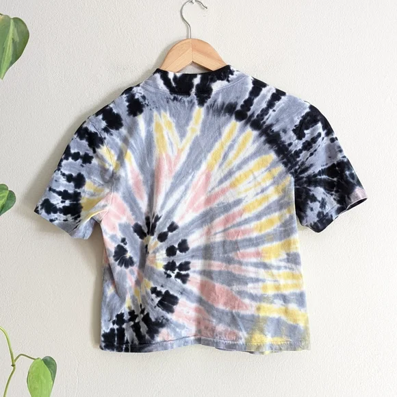 Hurley | Tie-Dye Short Sleeve Mock Neck Crop - Picture 5 of 6